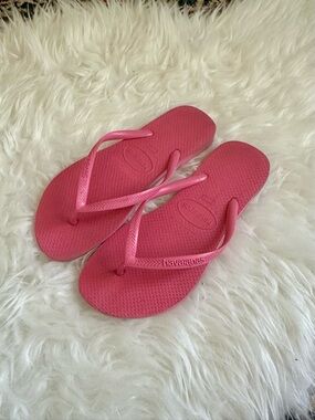 Havaianas Slim Flip Flops in Bright Pink